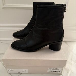 L’INTERVALLE black booties